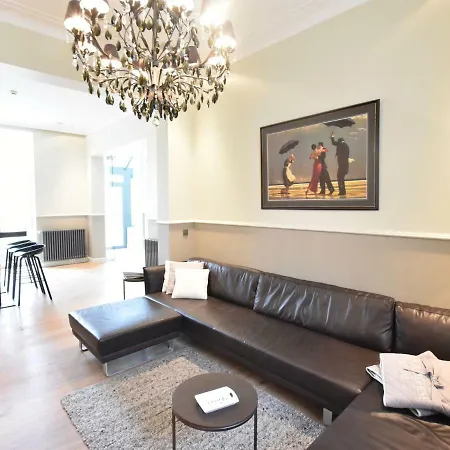 Spacious In Knokke Heist With Garden * 브뤼헤