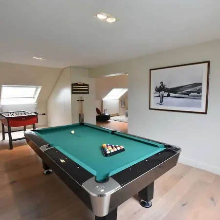 빌라 Spacious In Knokke Heist With Garden
